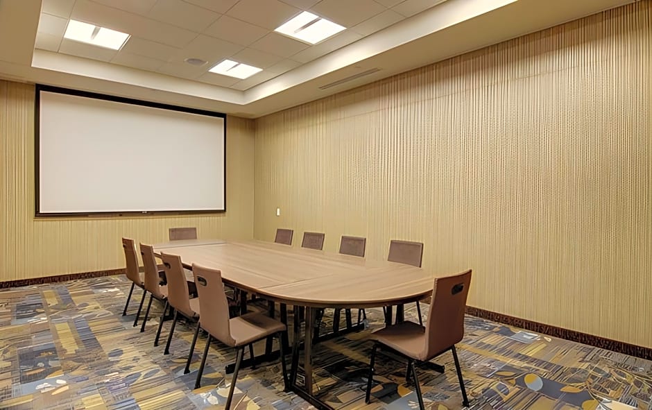 Holiday Inn Express Fargo SW - I-94 Medical Center By IHG