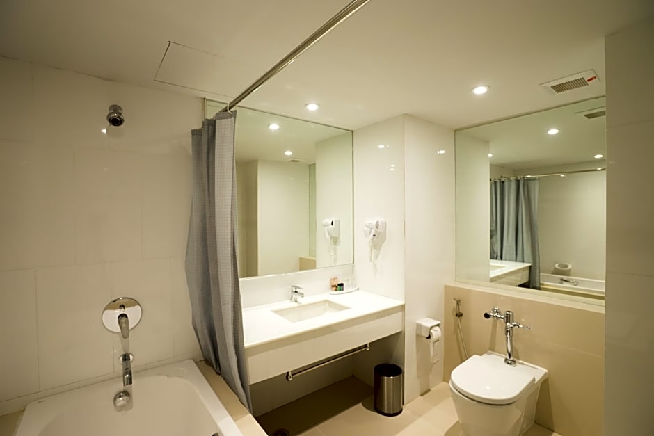 New Season Square Hotel