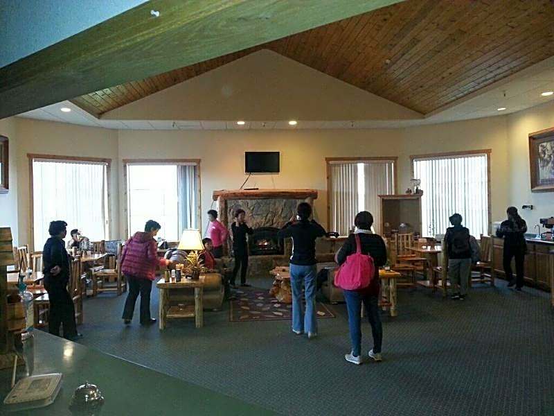 Eagle Peak Lodge & Cabins