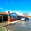 Manor Motel By OYO Near Oak Brook Chicago Westchester