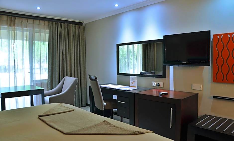 Cresta Riley's Hotel