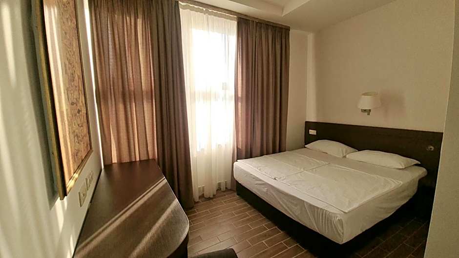 Yerevan Deluxe Hotel