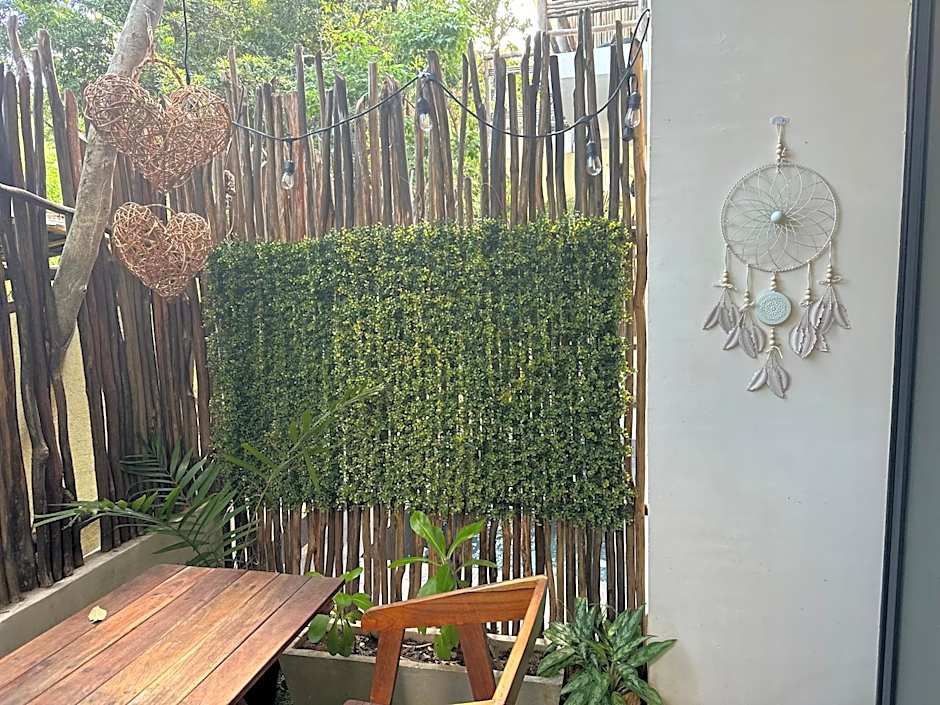 Studio w/Plunge Pool & Kitchen