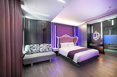 Queen Room with private parking