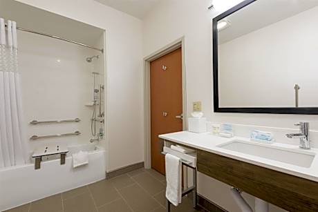 King Room with Accessible Tub - Mobility and Hearing Access/Non-Smoking