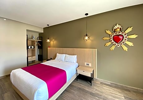 Standard Queen Room