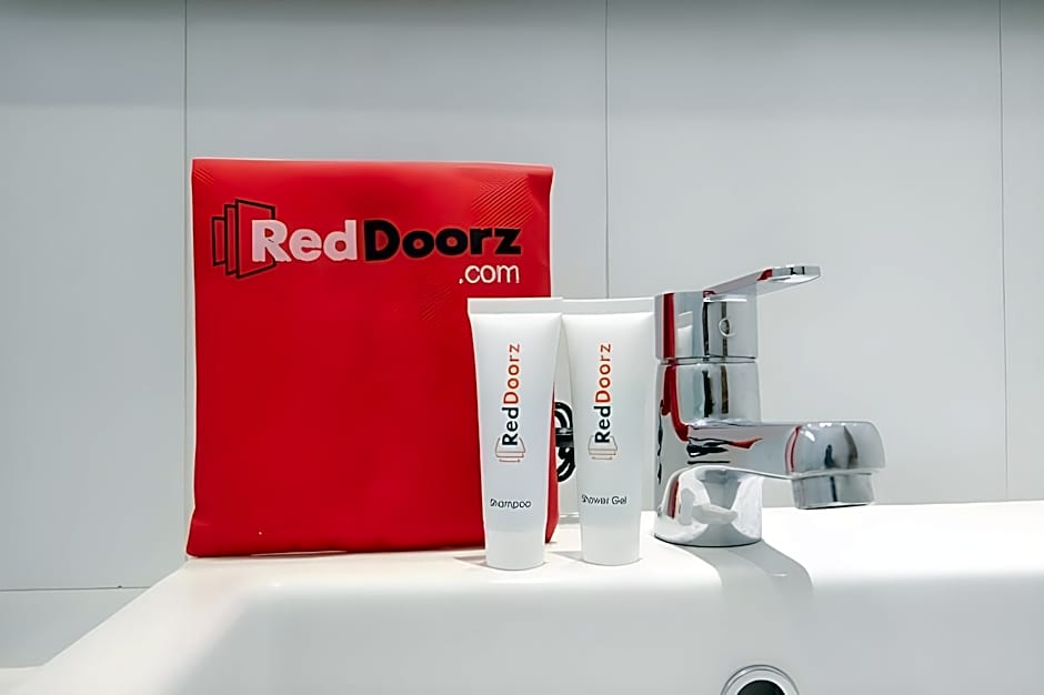 RedDoorz Plus near Alun Alun Selatan 2