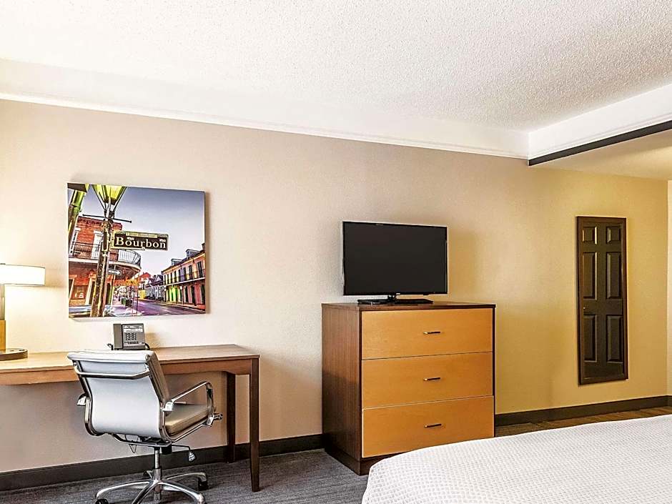 La Quinta Inn & Suites by Wyndham New Orleans Downtown