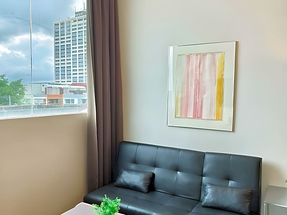 Riverbank Hotel by MRVJ BUSINESS