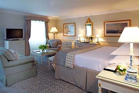 House Deluxe King Bed