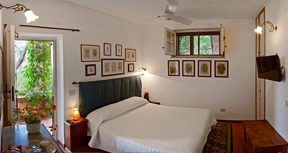 Photo 1 of 5 of Double Room