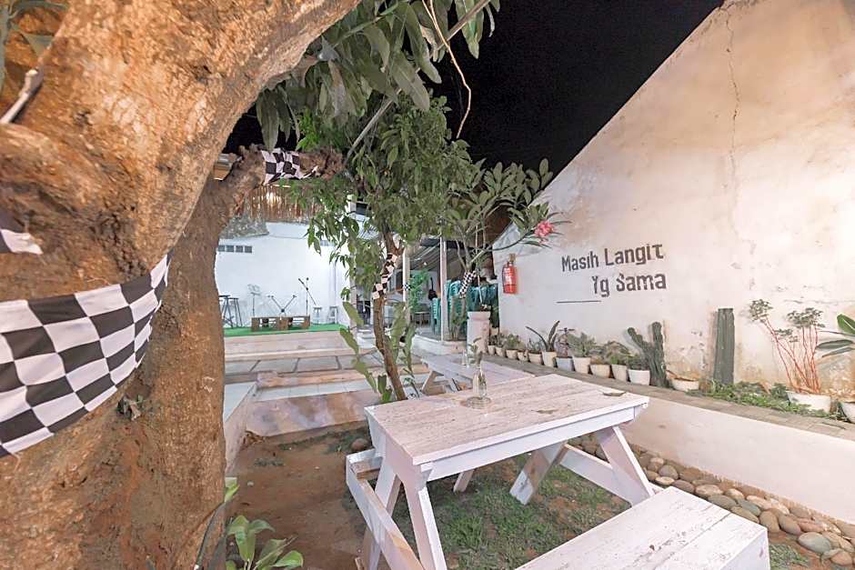 RedDoorz near Terminal Pasir Hayam Cianjur