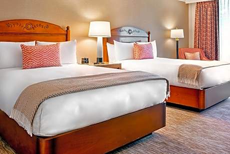 Garden Premium Two Queen Beds