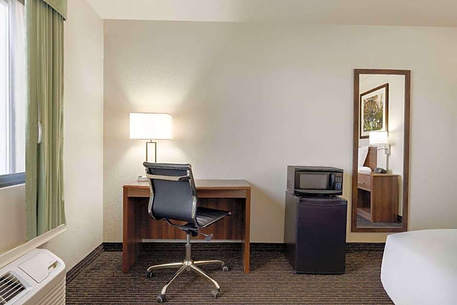 Travelodge by Wyndham Vaughn
