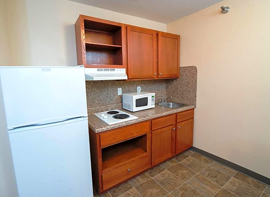 Red Roof Inn & Suites Dickinson