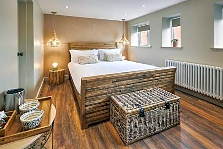 The Believe Boutique (Believe Bar & Bedrooms)