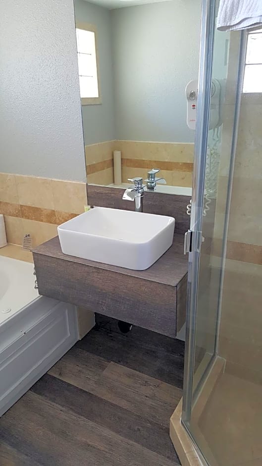 Lake Ridge Hotel