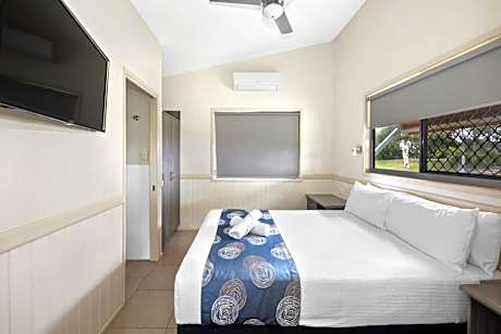 Deluxe Cabin - Sleeps 5 - Dog Friendly