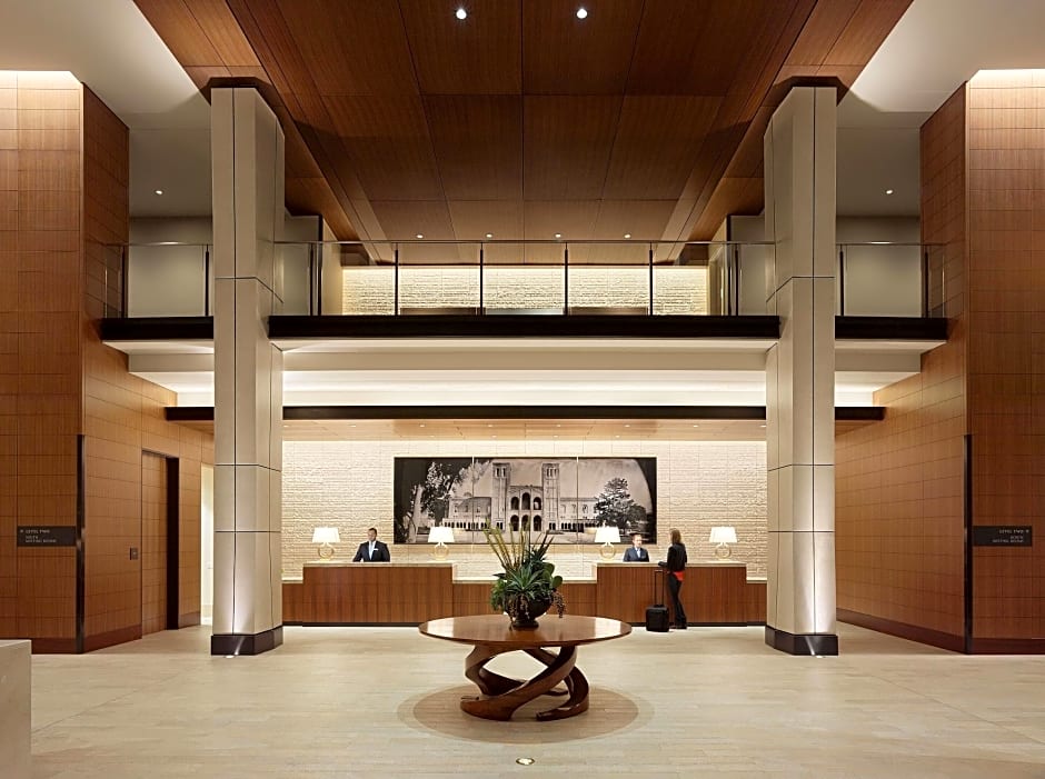 UCLA MEYER AND RENEE LUSKIN CONFERENCE CENTER