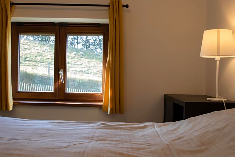 B&B Ferme de Leuze Rustieke Gîtes nabij Durbuy, eigen laadpalen