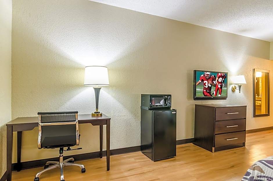 Red Roof Inn & Conference Center Wichita Airport