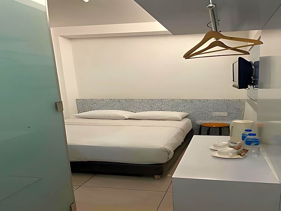 Coastline Hotel