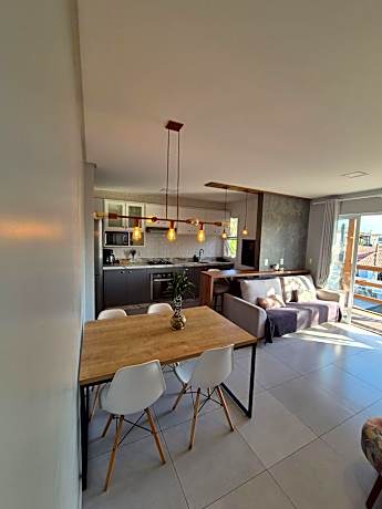 Casa no segundo andar na Praia da Cal com ar e sacada