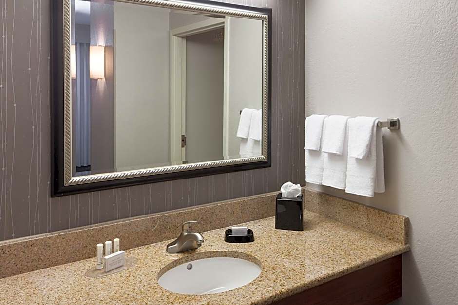Courtyard by Marriott Miami At Dolphin Mall