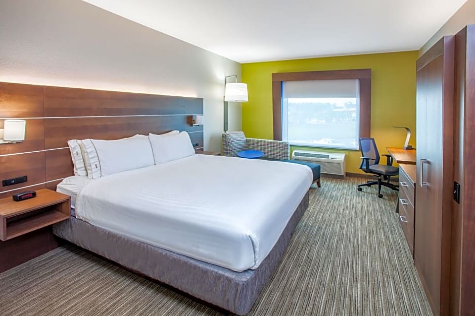 Holiday Inn Express Hotel and Suites Texarkana