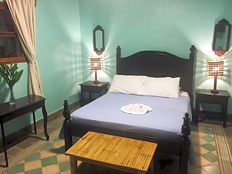 Deluxe Queen Suite