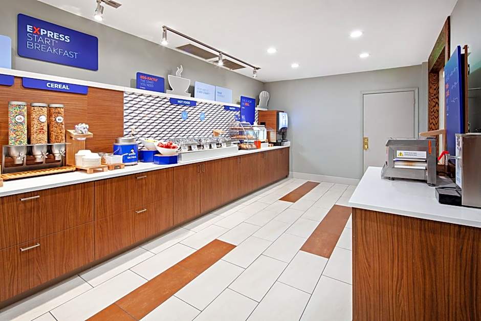 Holiday Inn Express & Suites Clovis Fresno Area By IHG