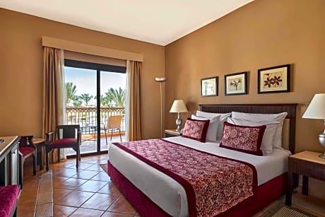 Superior, Queen or Twin Bed, Pool View