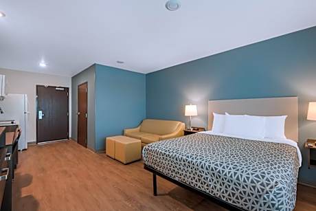 Queen Suite with Sofa - Non Smoking