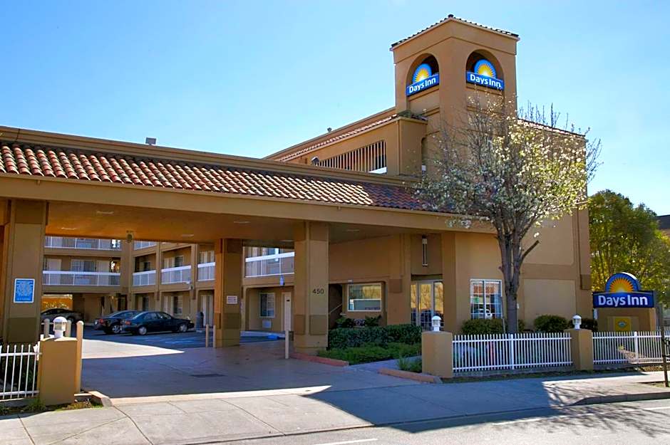 Days Inn by Wyndham Hayward Airport