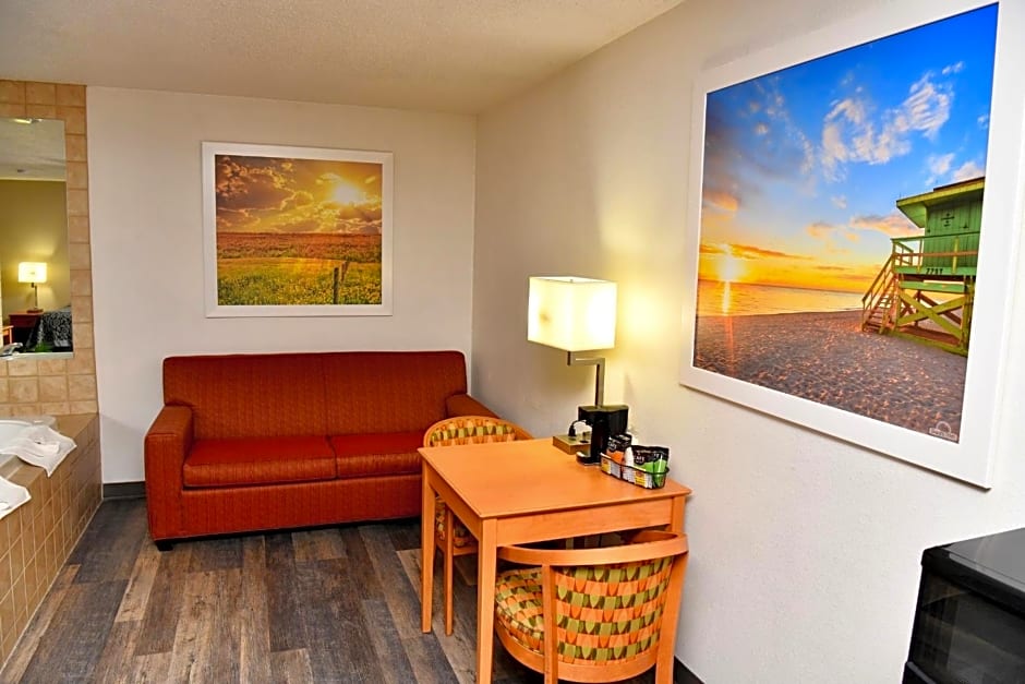 Days Inn & Suites by Wyndham Kaukauna WI