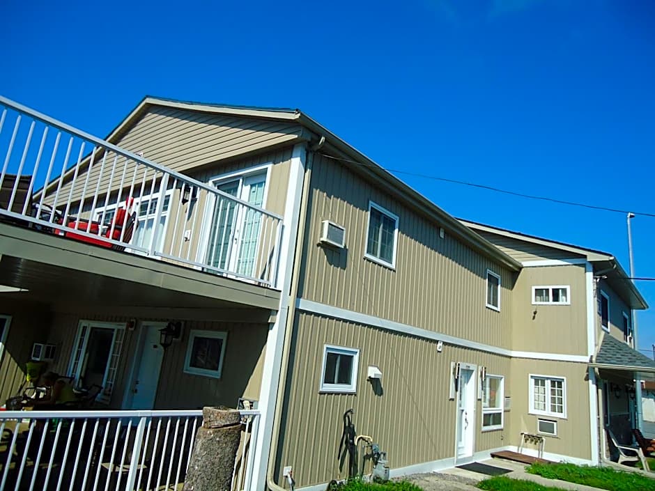 Bayside Inn & Waterfront Suites