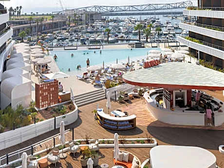 Euphoria King Studio Suite with Marina View