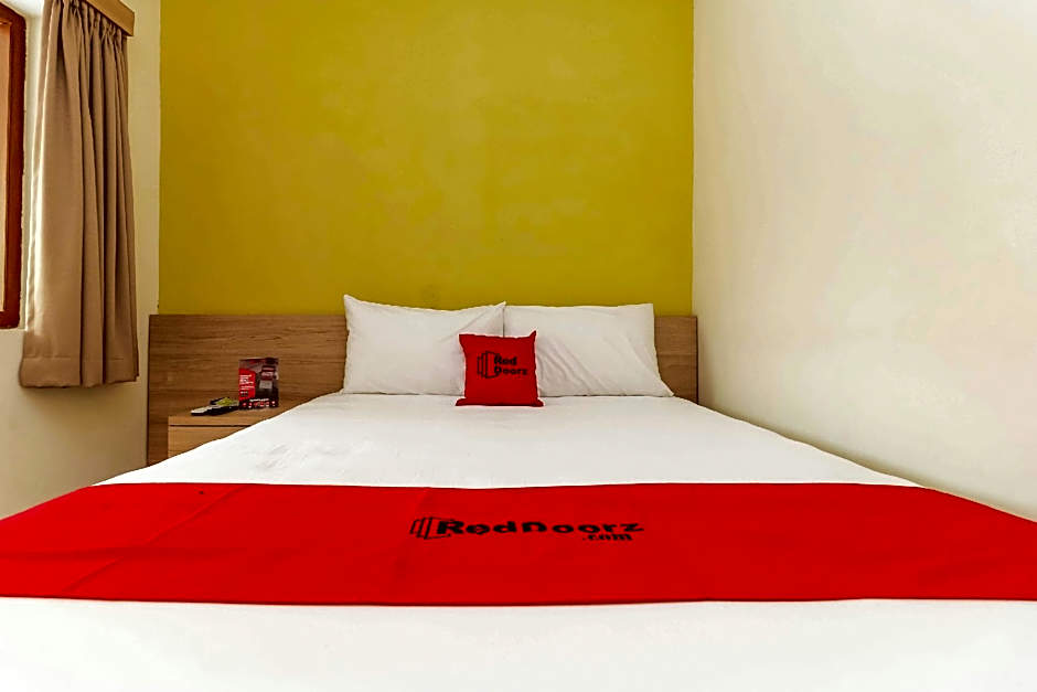 RedDoorz Plus @ Slamet Riyadi