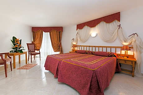 One-Bedroom Apartment with Mountain View (3 Adults)