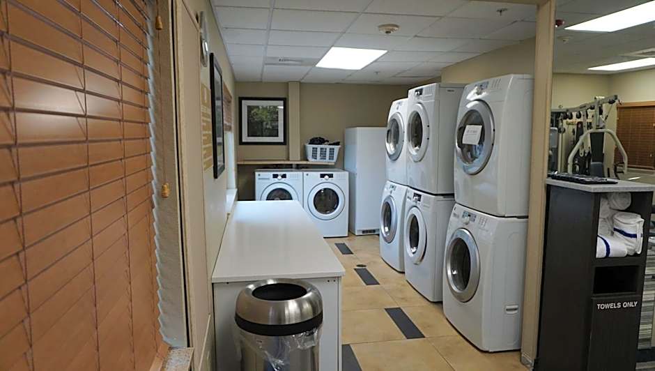 Candlewood Suites-West Springfield By IHG