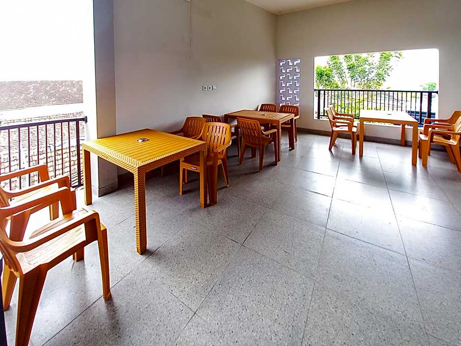 RedDoorz Plus Syariah at Umyas Hotel near Terminal Anjuk Ladang Nganjuk