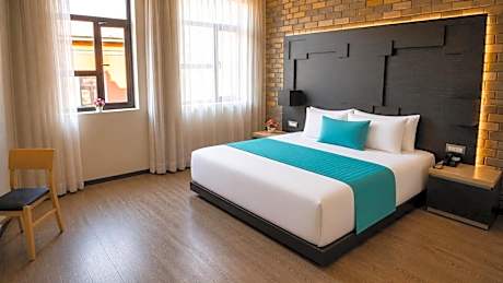 Queen Room with Spa Bath