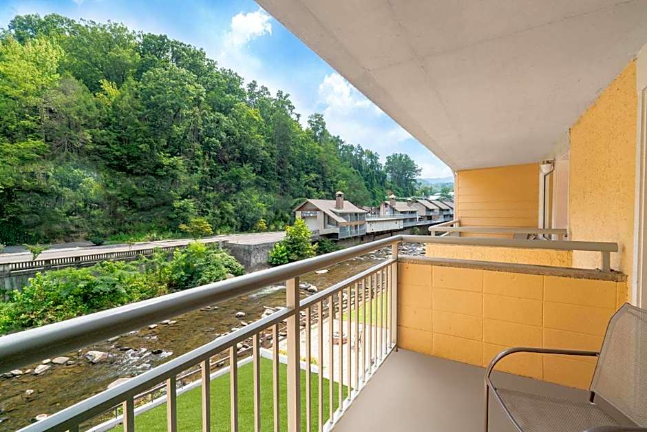 Gatlinburg River Inn