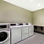 La Quinta Inn & Suites by Wyndham Kansas City Beacon Hill