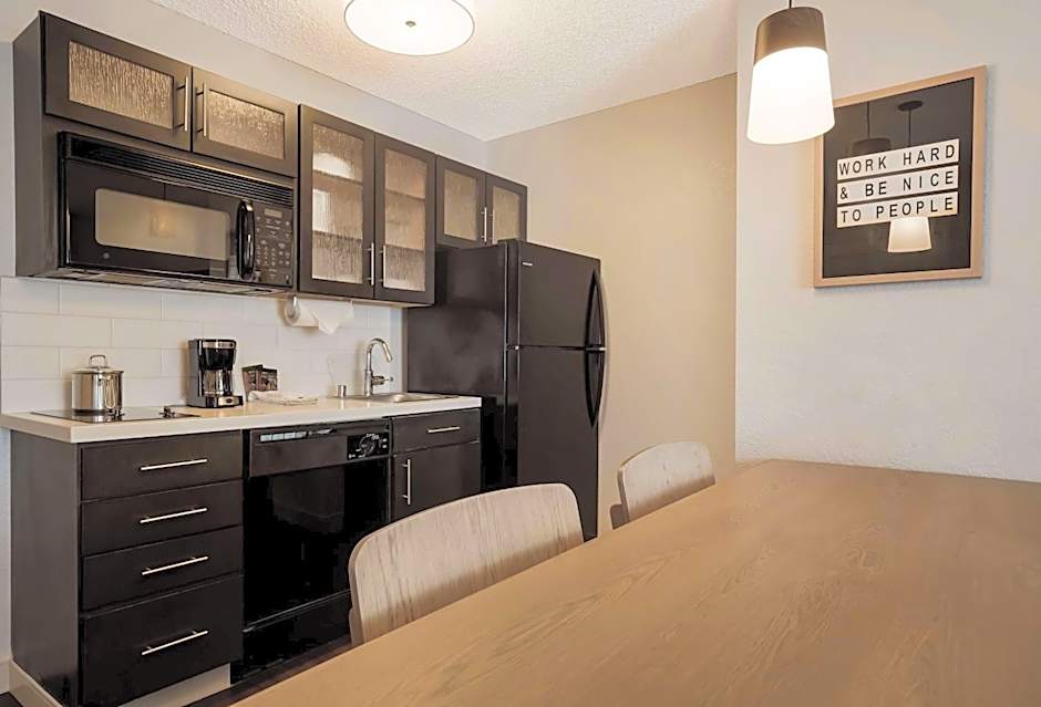 Sonesta Simply Suites Baltimore BWI Airport