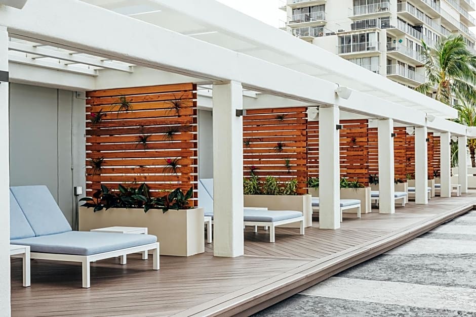 Ala Moana Honolulu by Mantra