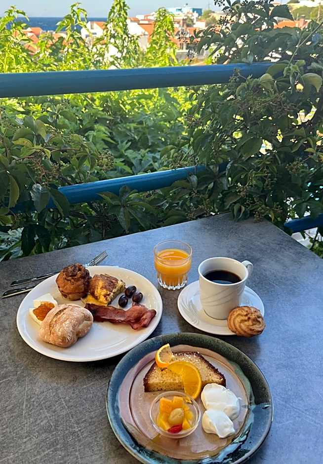 Pantheon Apartments & Studios