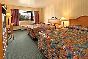 Super 8 by Wyndham Anaheim/Disneyland Drive