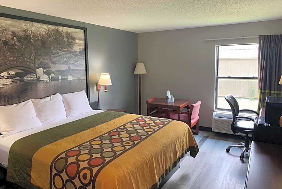 Photo 1 of 13 of 1 King Bed, Mobility Accessible, Grab Bars, Bathtub