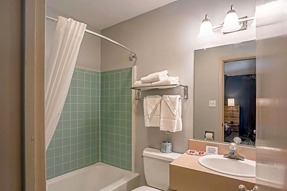 Quality Inn Frontier at US Hwy 30